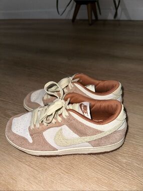 Nike Low Top Sneakers in Tan, Cream & White
